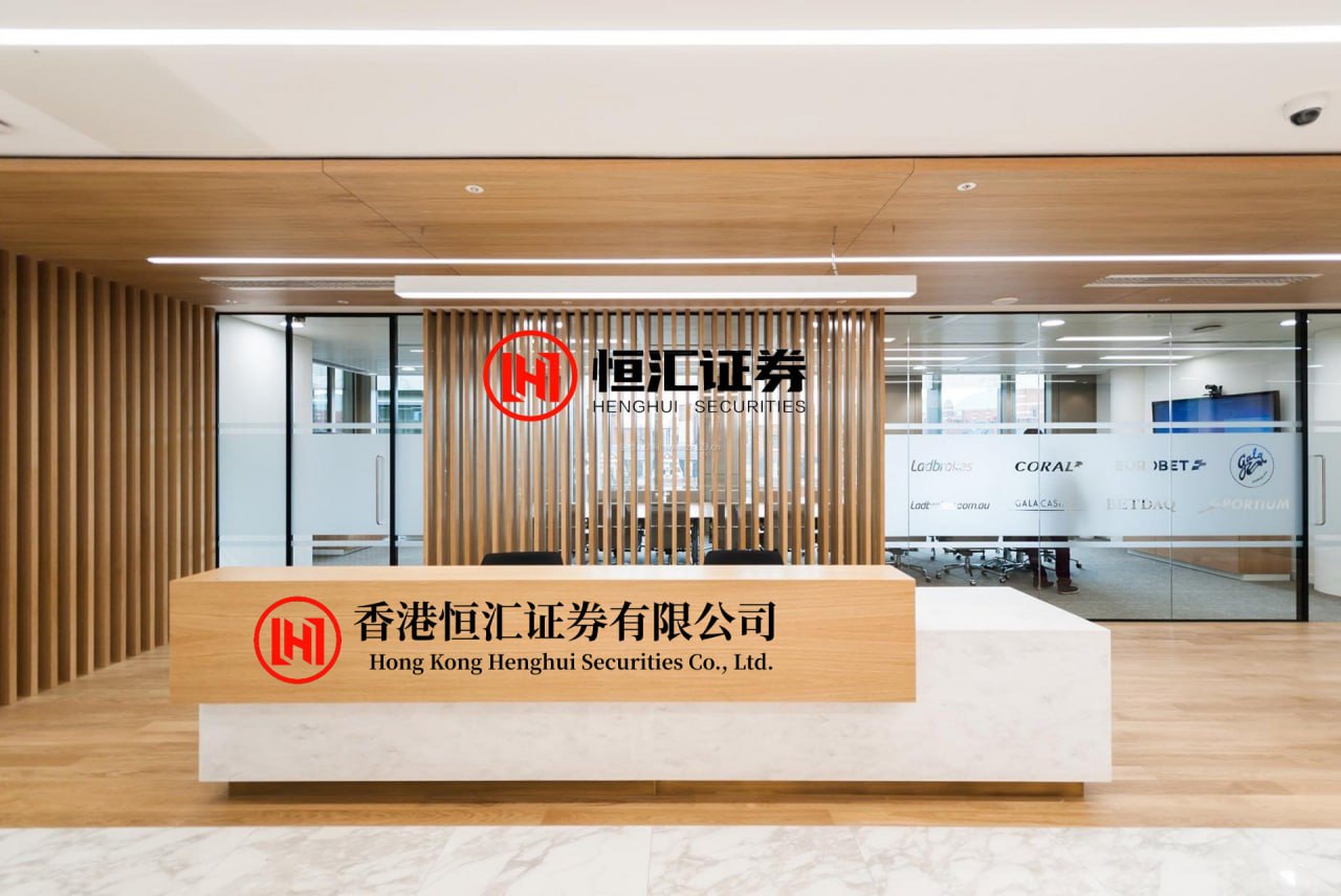 鼎际之家 章子怡离婚后容光焕发，穿灰色连衣裙看王力宏演唱会，电影脸真美